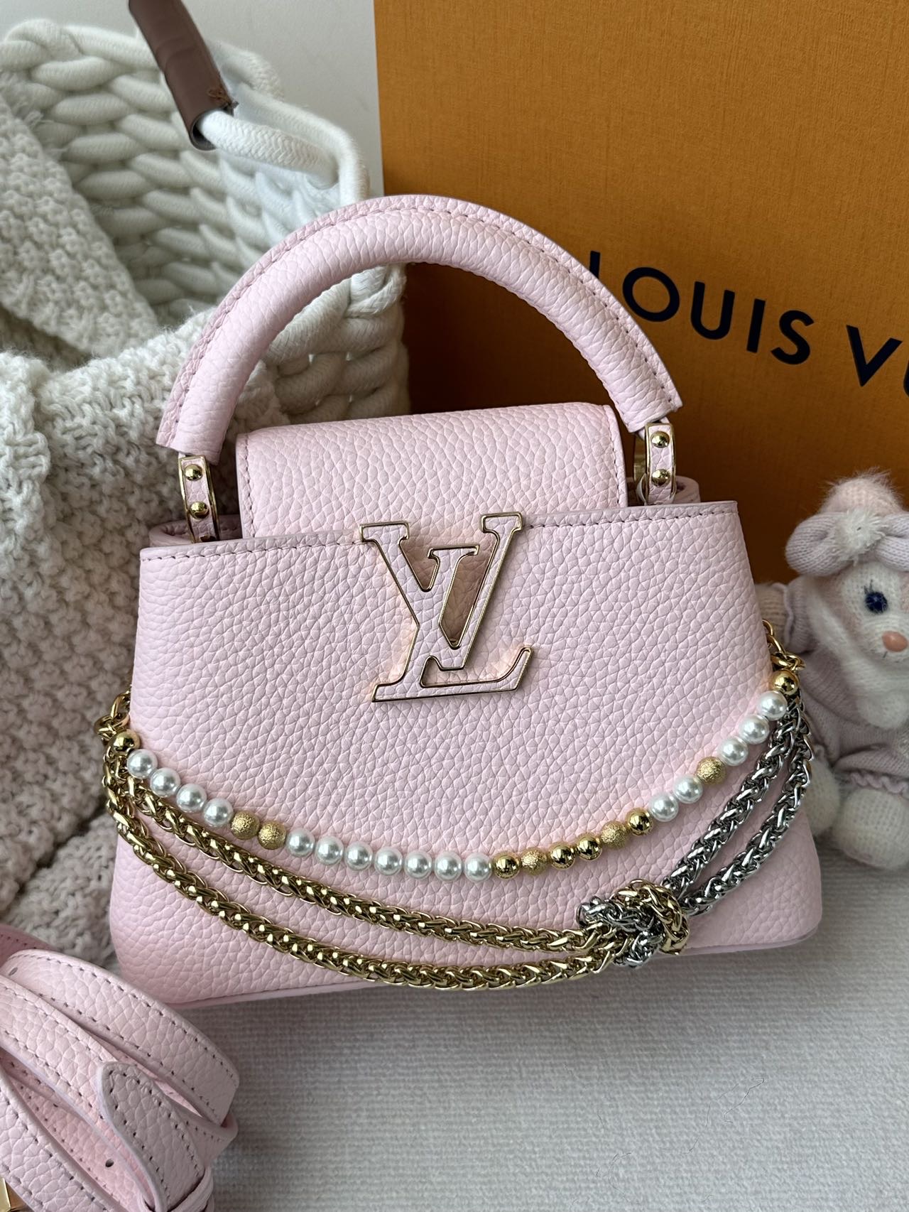 LV CAP 珍珠链条粉色 芯片款附件：尘袋 肩带
