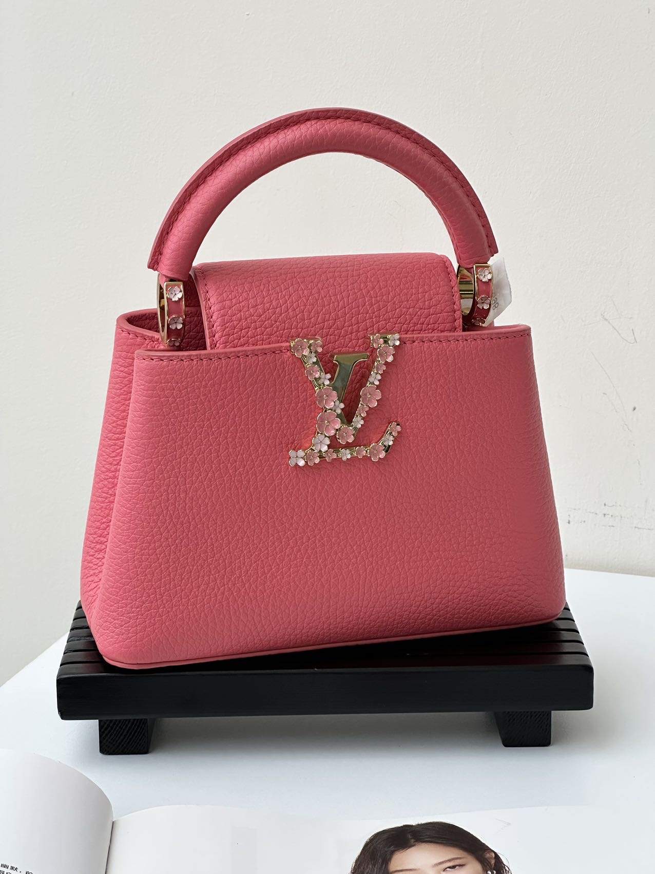 LV 限定款卡普辛 花朵扣 红色 芯片款 附件：尘袋 肩带
