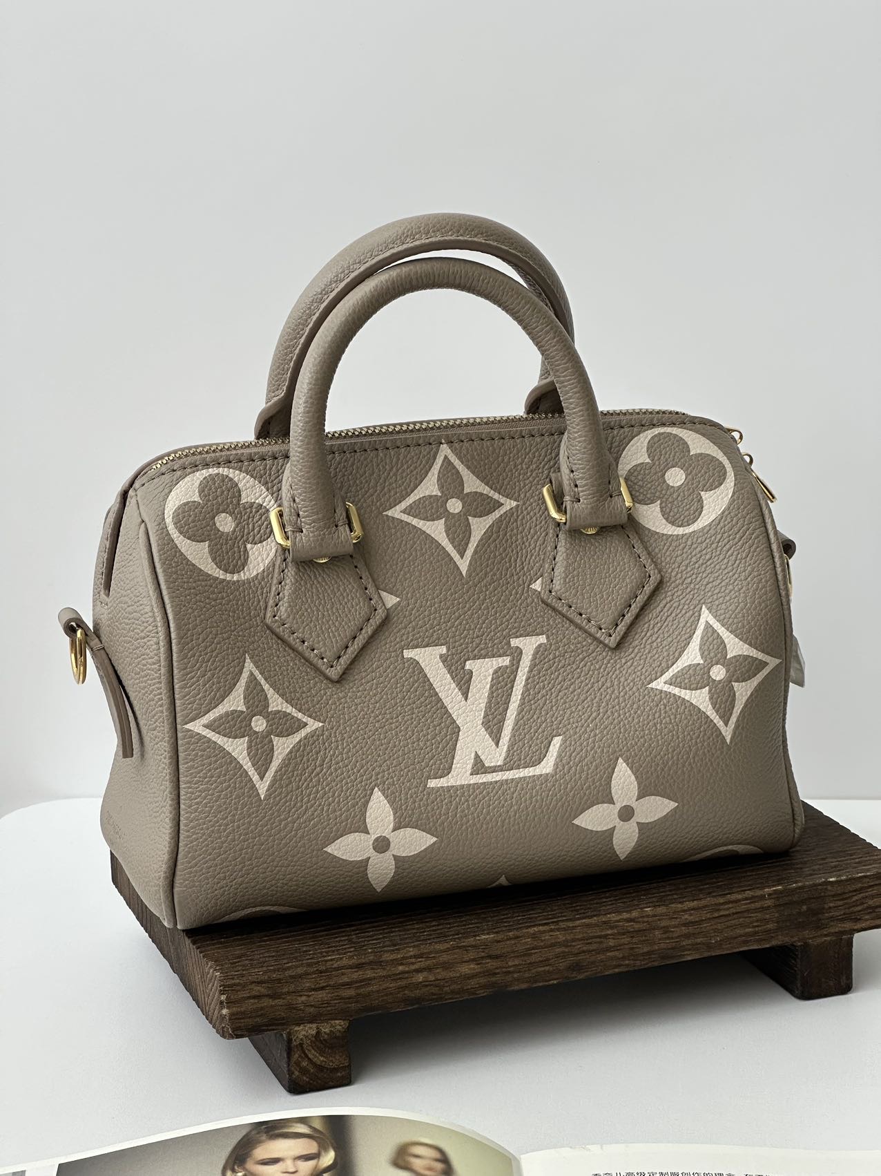 LV speedy 20大象灰 芯片款 附件：防尘袋 肩带 锁钥匙